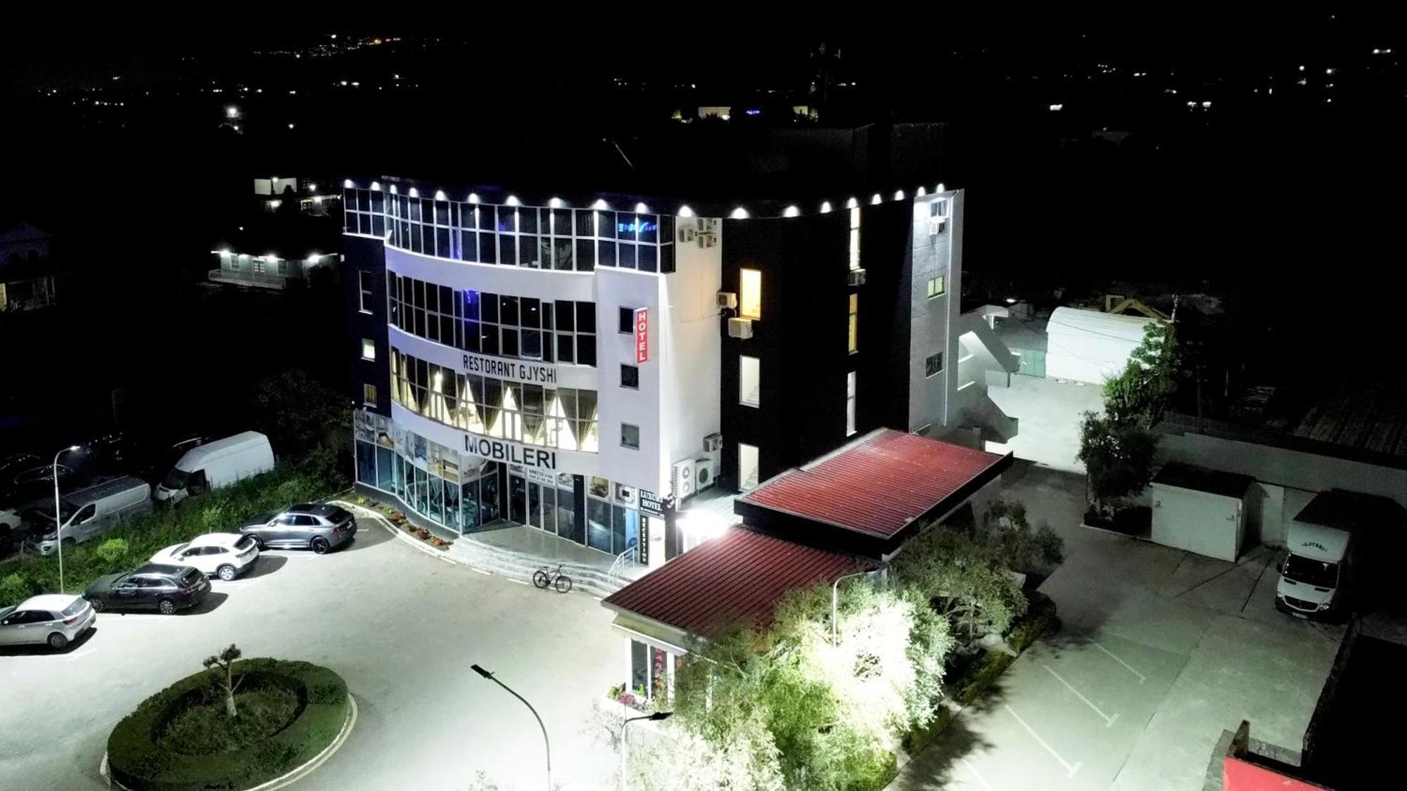 Grand Hotel Gjyshi Qerek Экстерьер фото